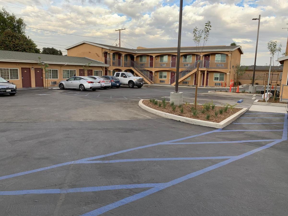 Desert Inn Motel Corona Exteriör bild