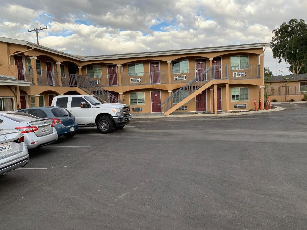 Desert Inn Motel Corona Exteriör bild