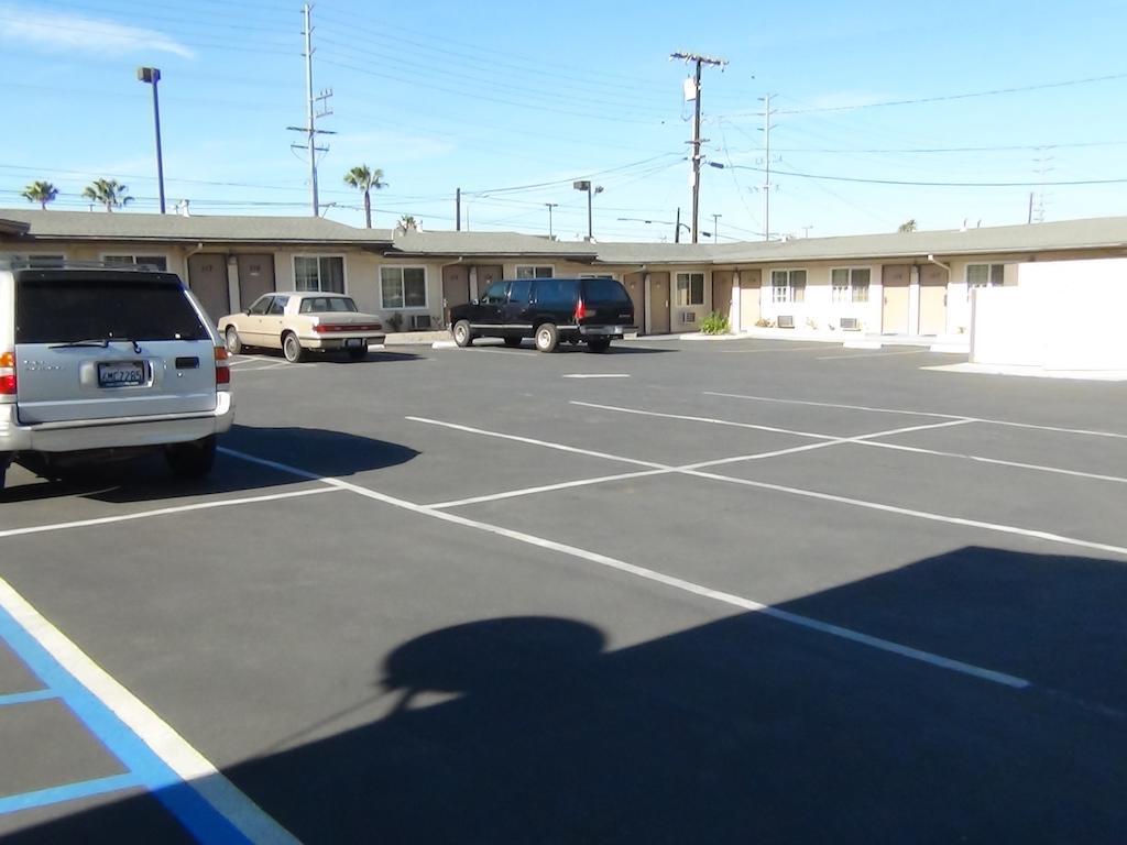 Desert Inn Motel Corona Exteriör bild
